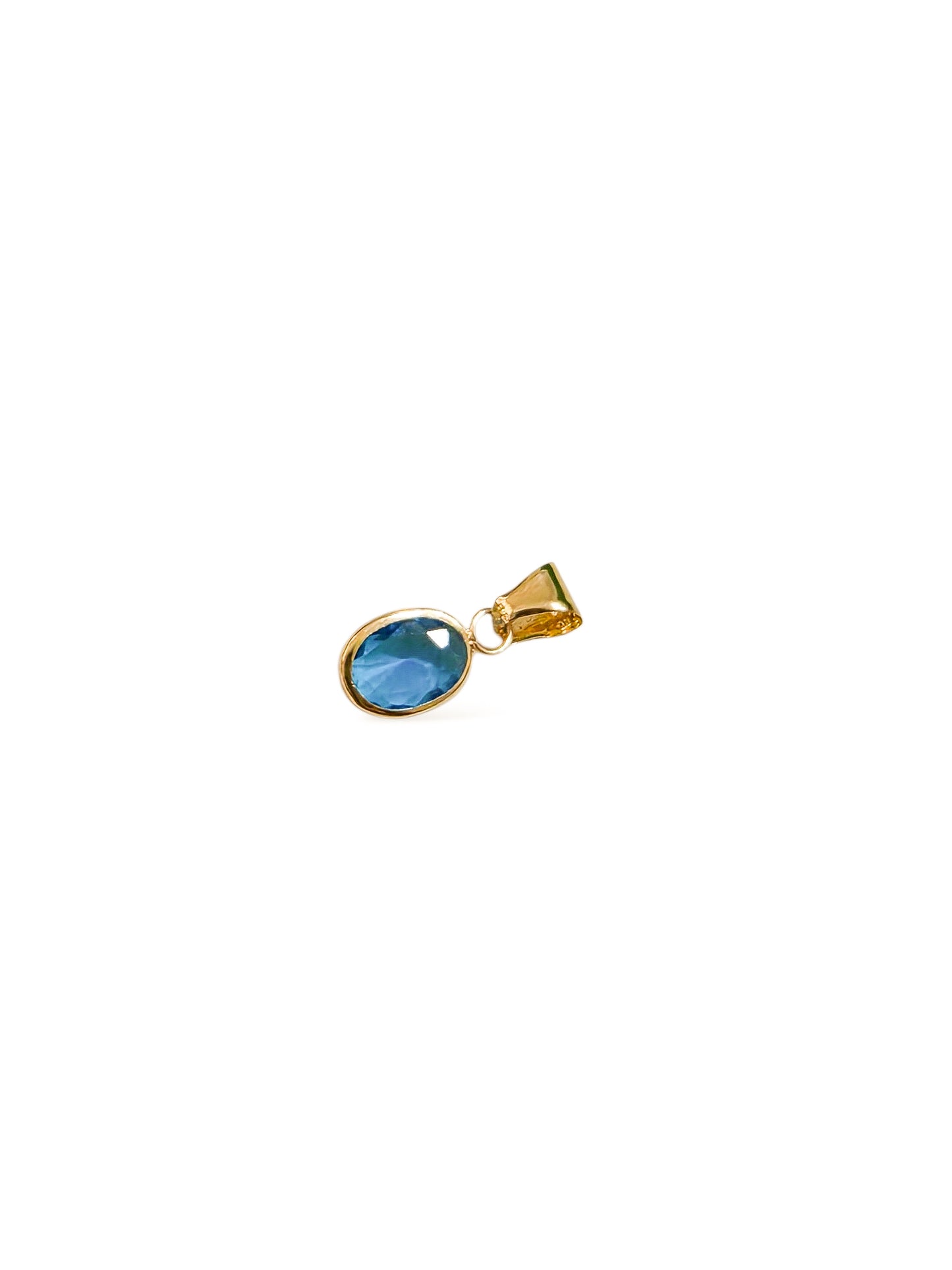Dije corte oval con zirconia azul aqua oro 10k