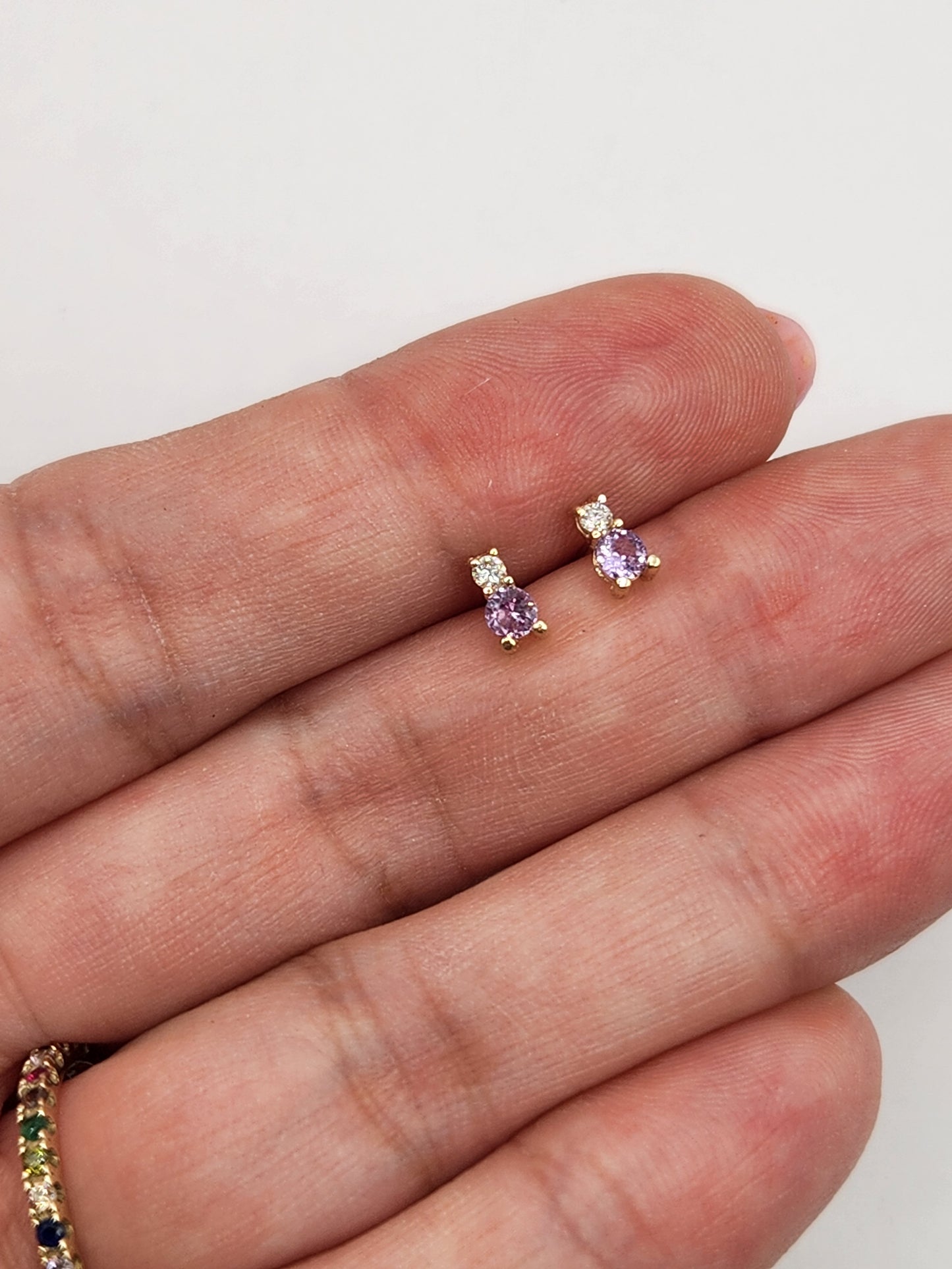 Aretes tu y yo alejandrina natural y diamante de laboratorio oro 10k