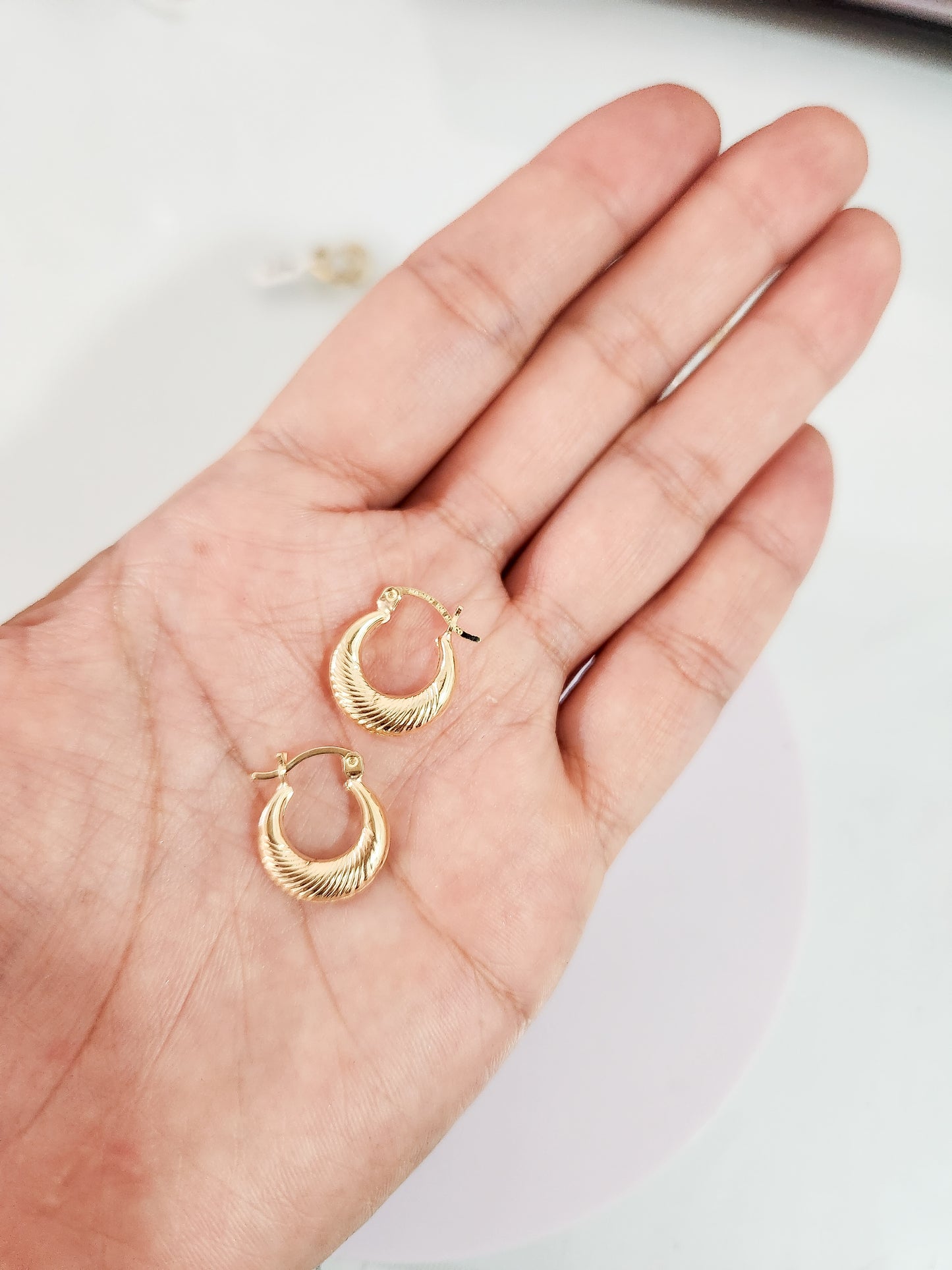 Arracadas estilo canasta espiral estilo chunky oro 10k