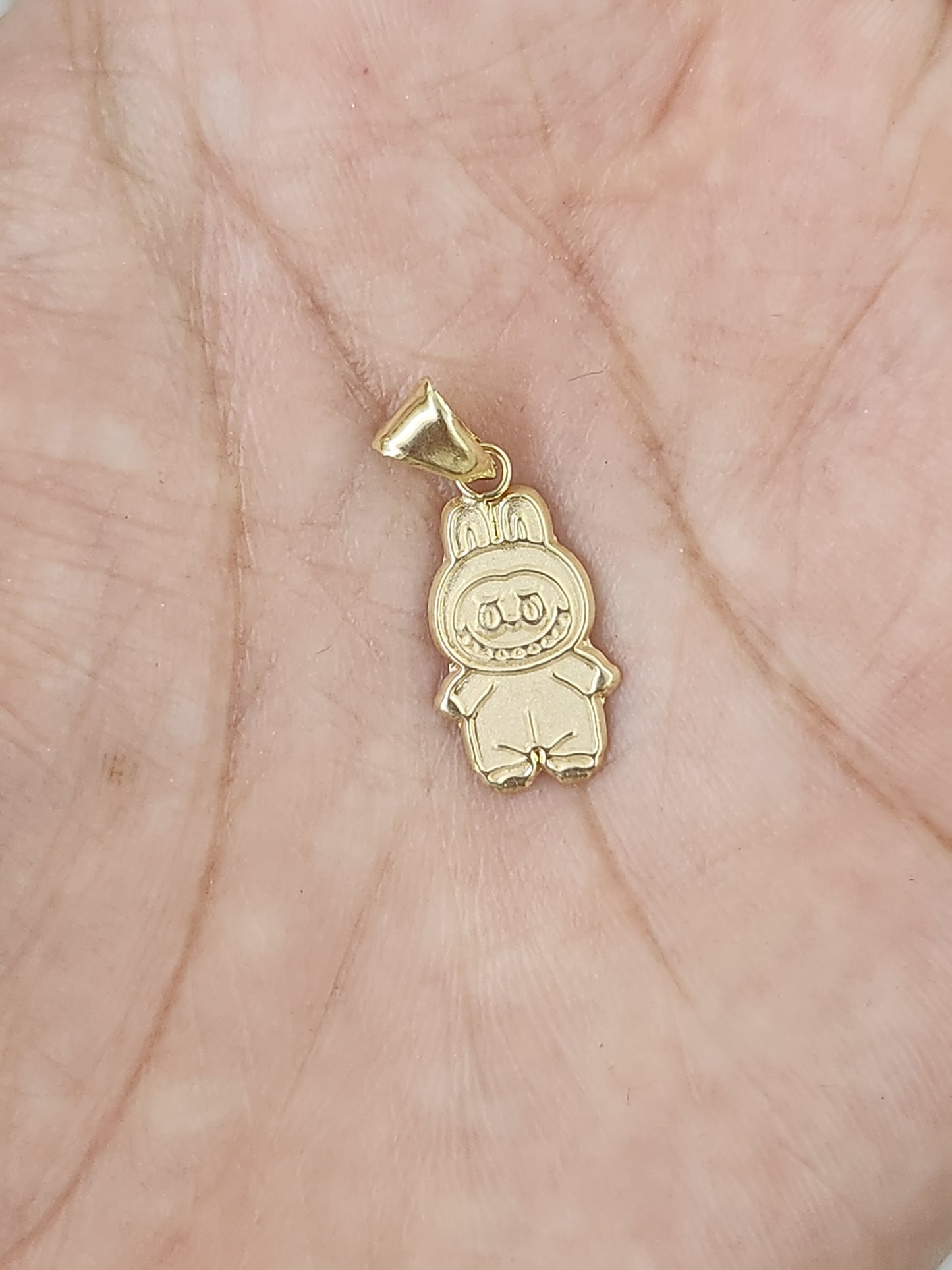 Dije labubu parado oro 10k