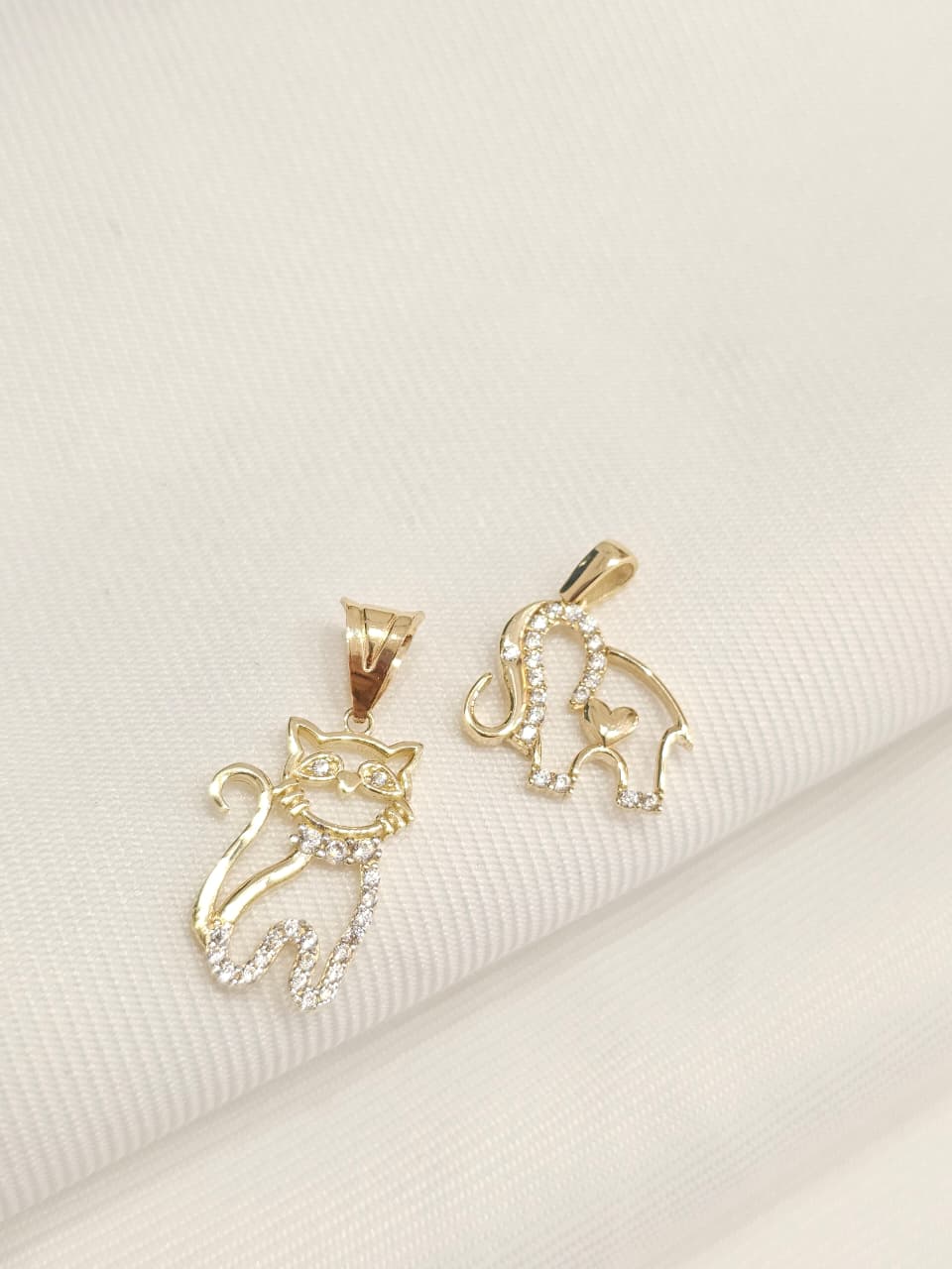 Dije gato contorno zirconia blanca oro 10k