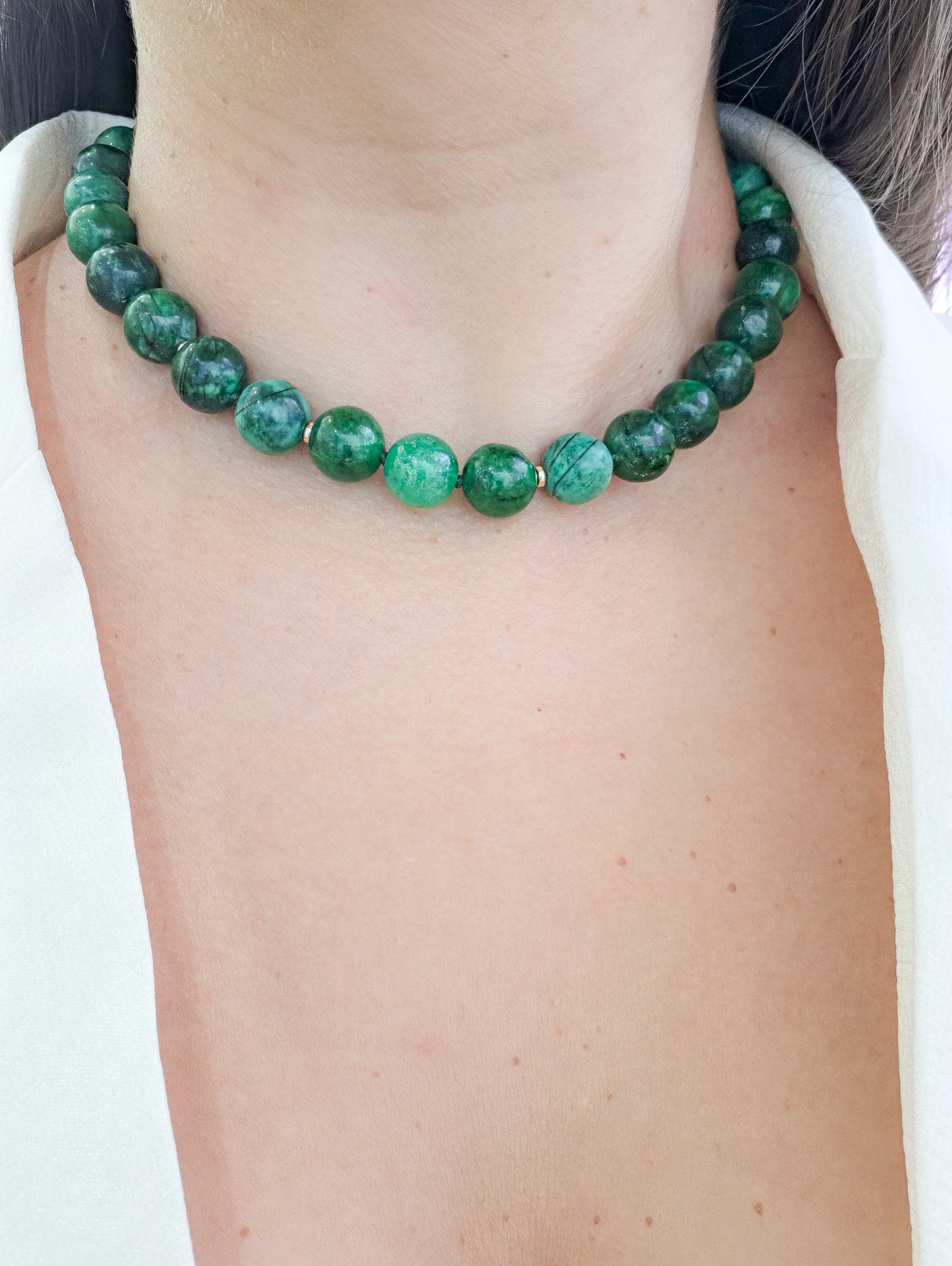 Gargantilla jade con donas y broche de oro 10k