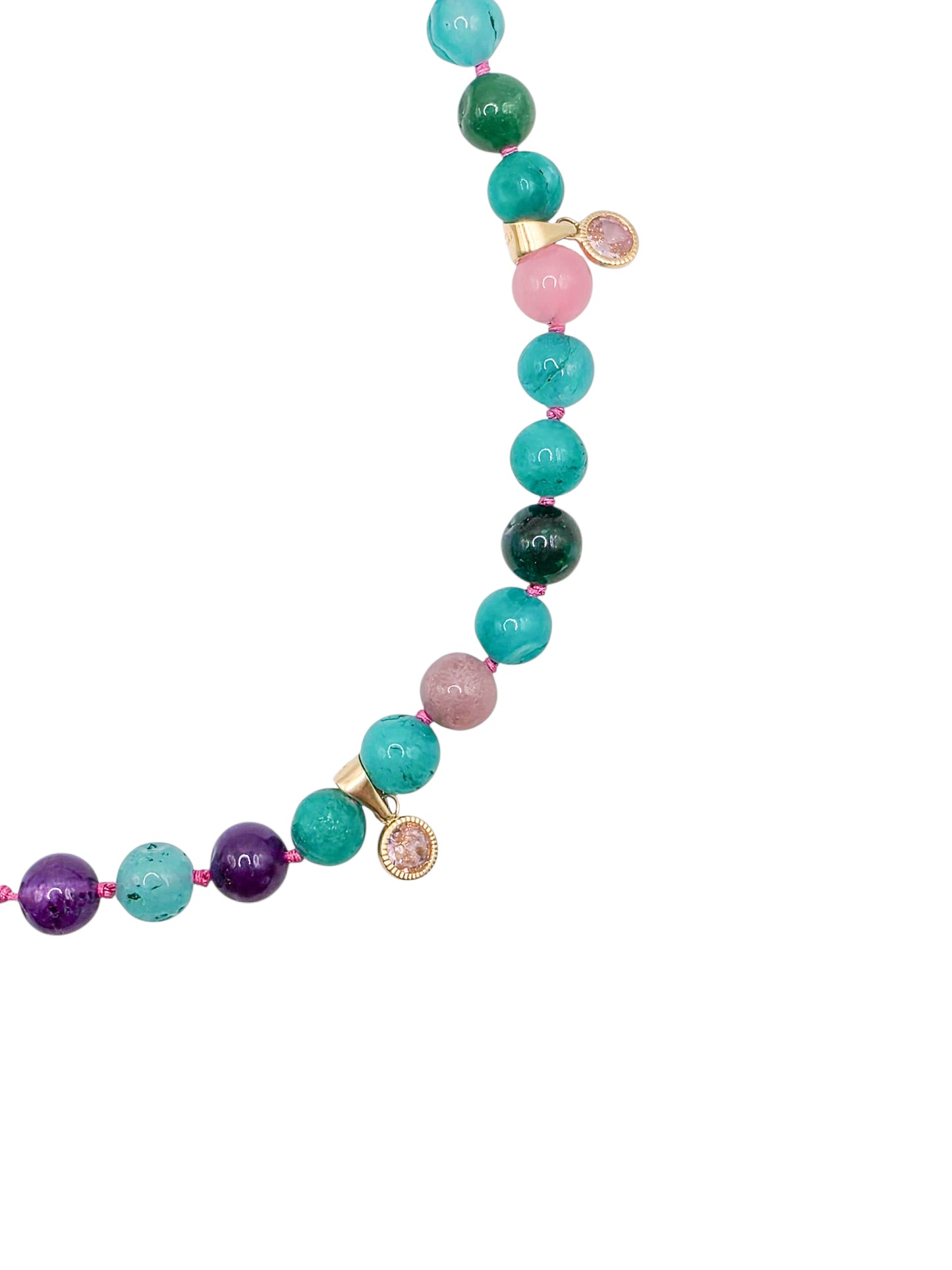 Gargantilla jade con dijes y broche de oro 10k