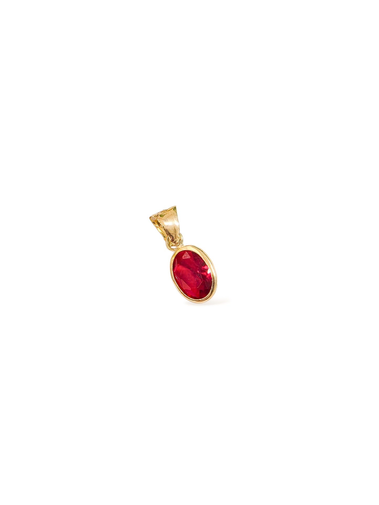Dije corte oval con zirconia rojo oro 10k