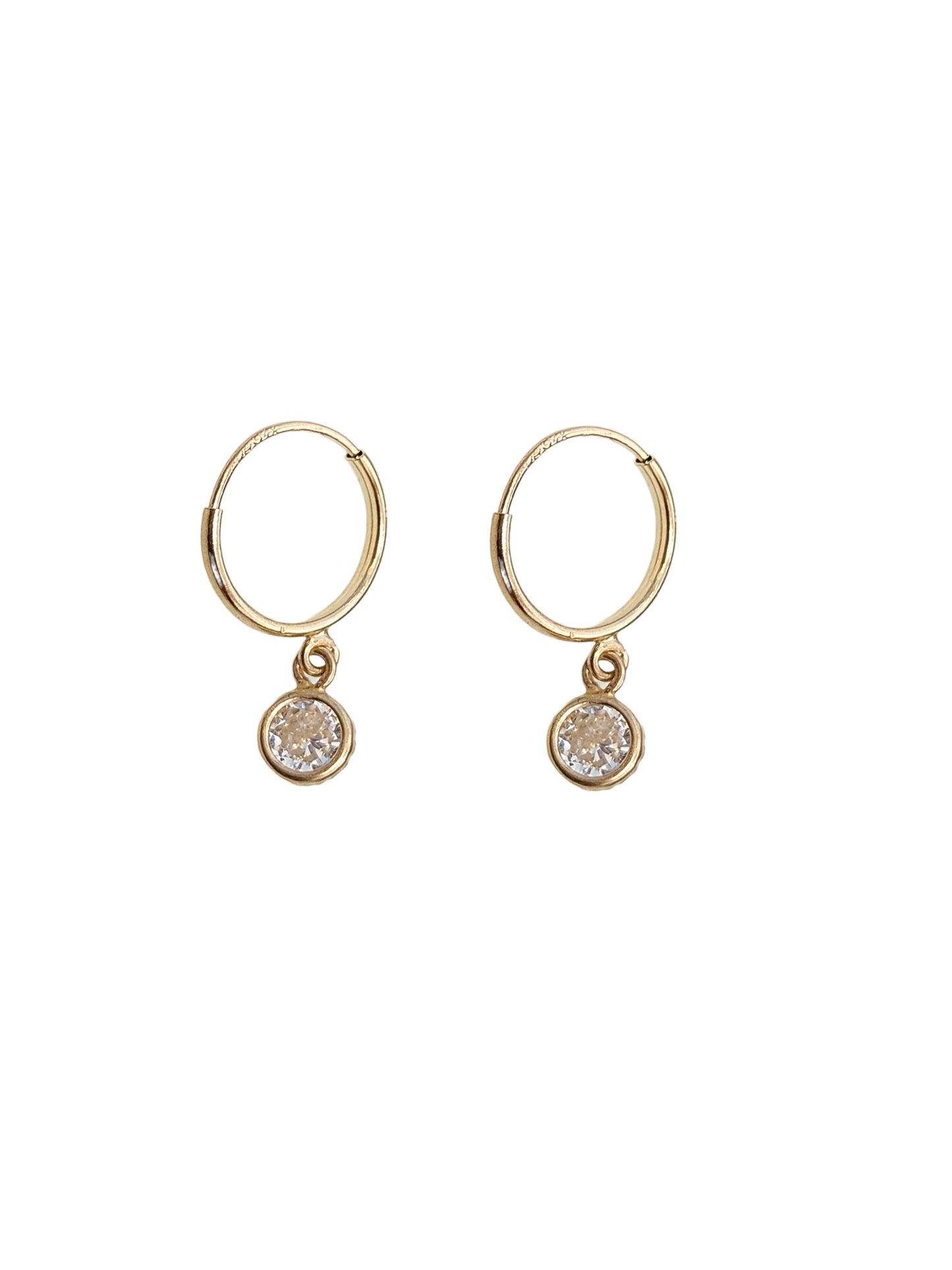 Par arracada mini con dije circonita blanca Oro 10K