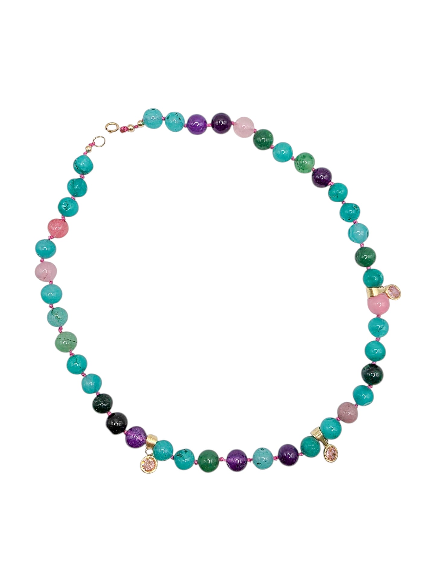 Gargantilla jade con dijes y broche de oro 10k