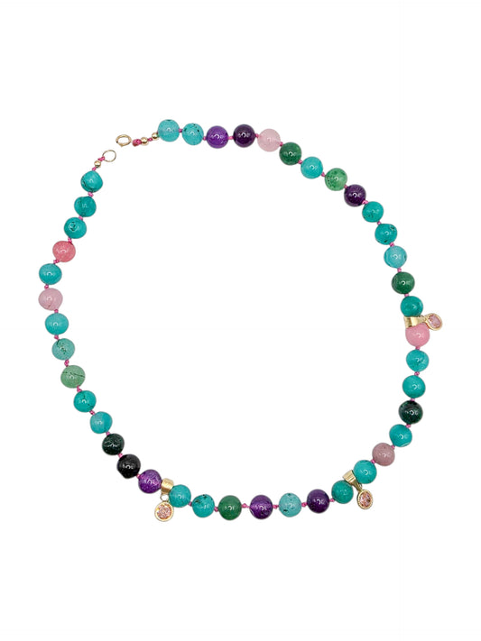 Gargantilla jade con dijes y broche de oro 10k