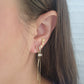 Par o Pieza de arete con cadena triple barra Oro de 10k DORADO
