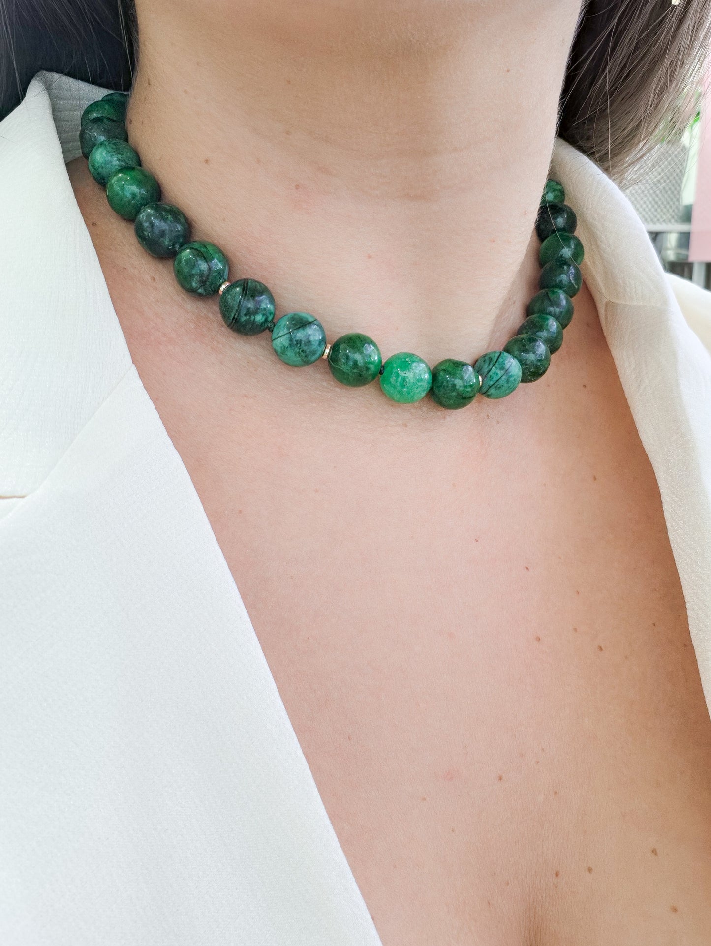 Gargantilla jade con donas y broche de oro 10k