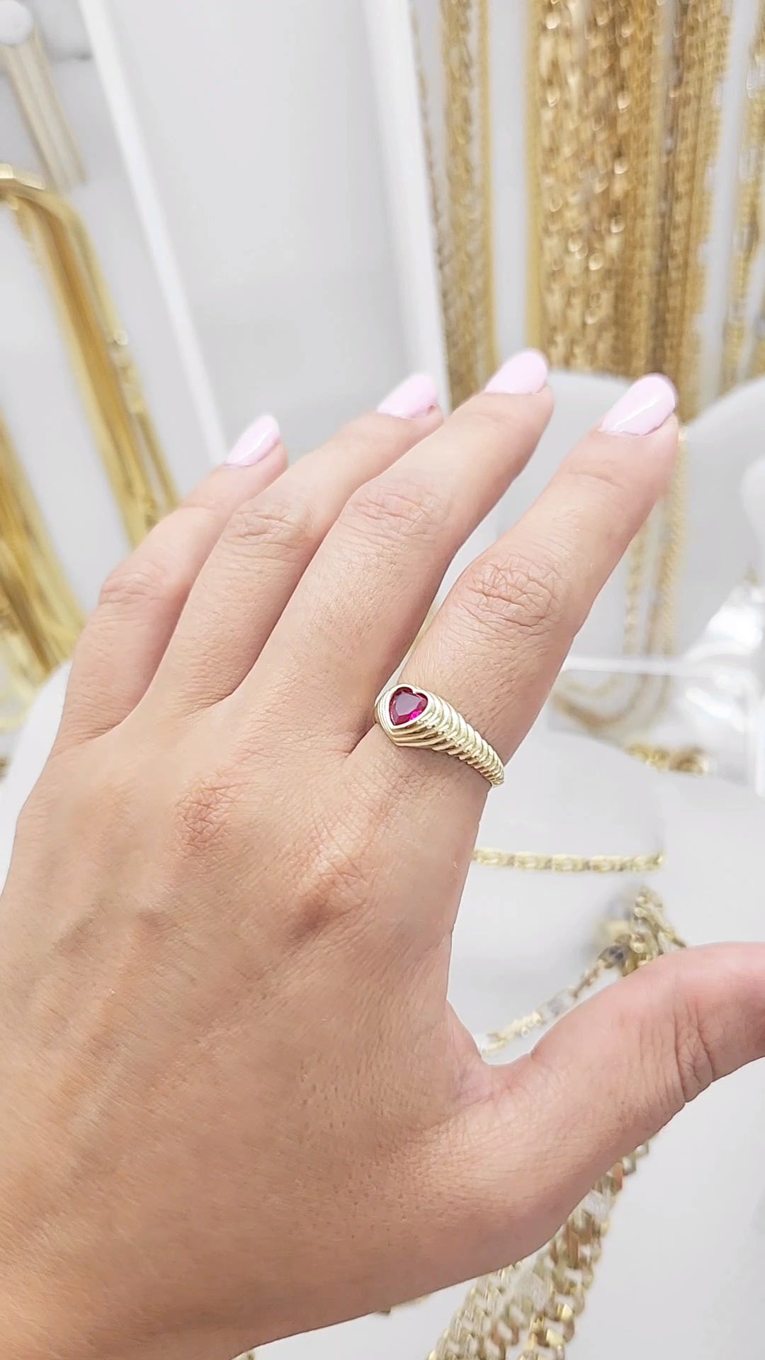 Anillo destellos corazón piedra rosa fiucsa oro 10k