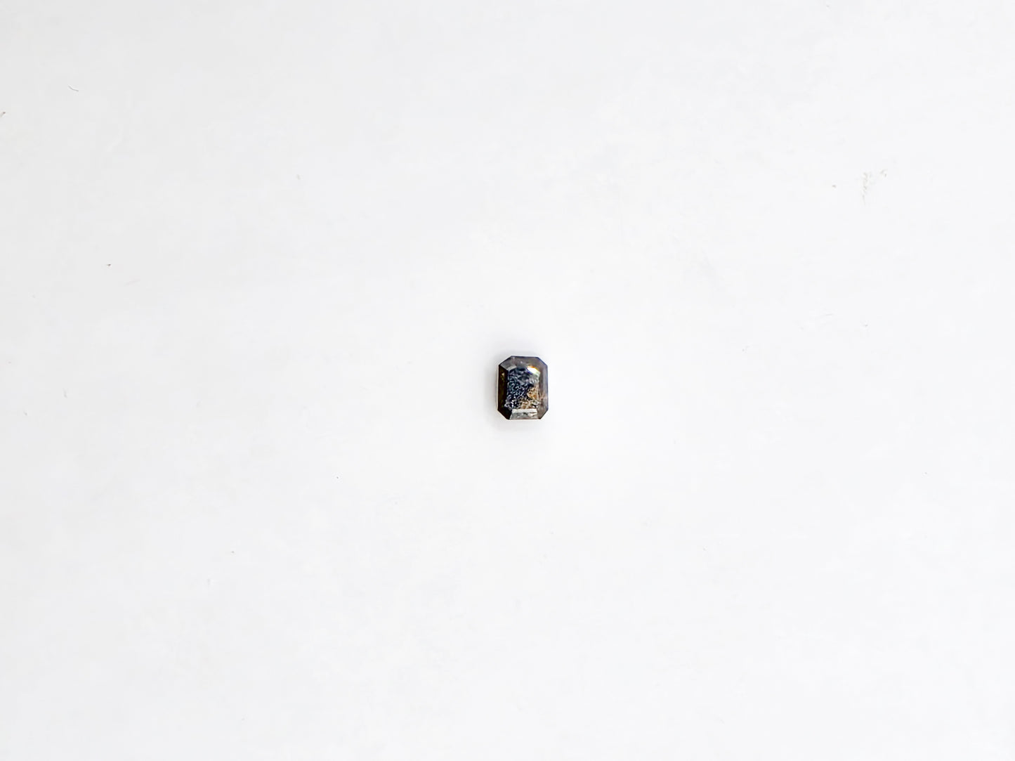 Anillo de diamante natural "Salt and Pepper"solitario oro 10k 2 Emerald cut