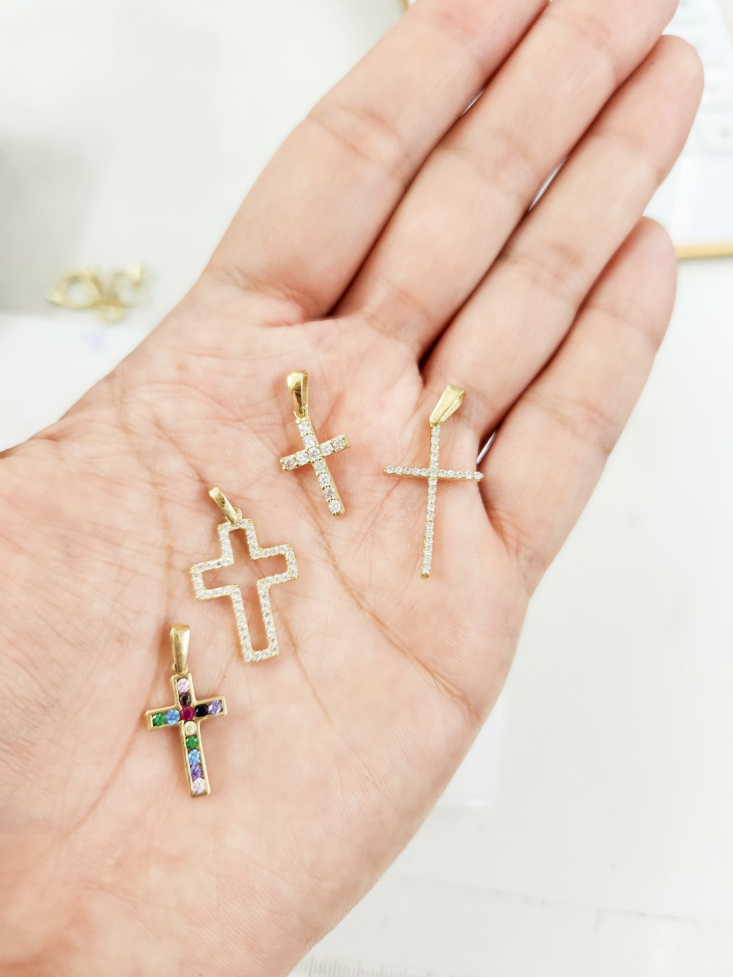 Dije cruz con piedras de colores oro 10k