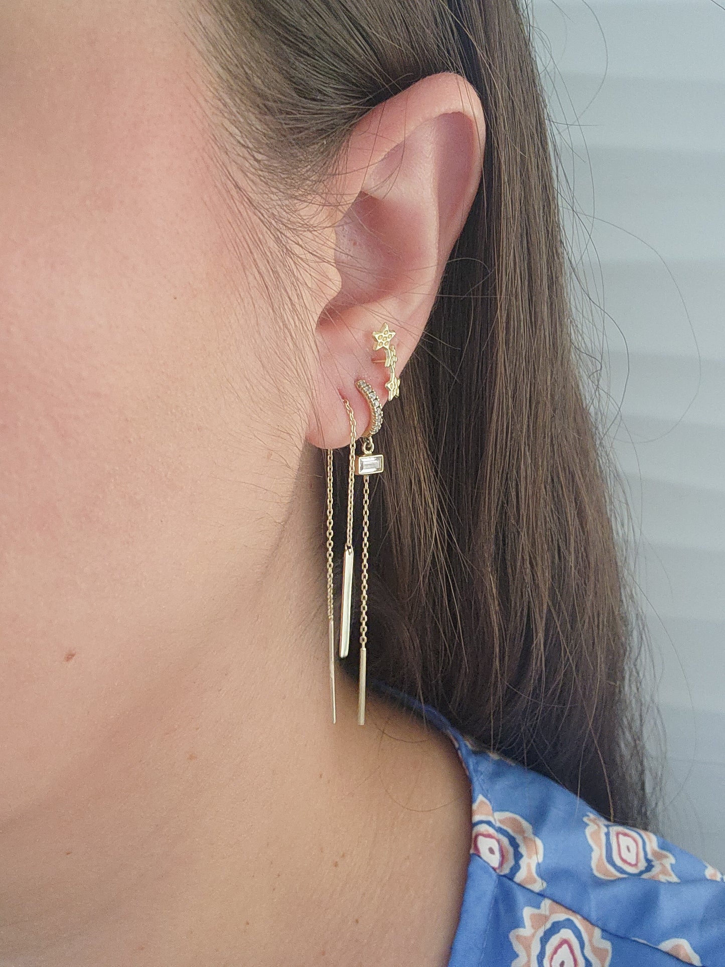 Par o Pieza de arete con cadena barra Oro de 10k DORADO