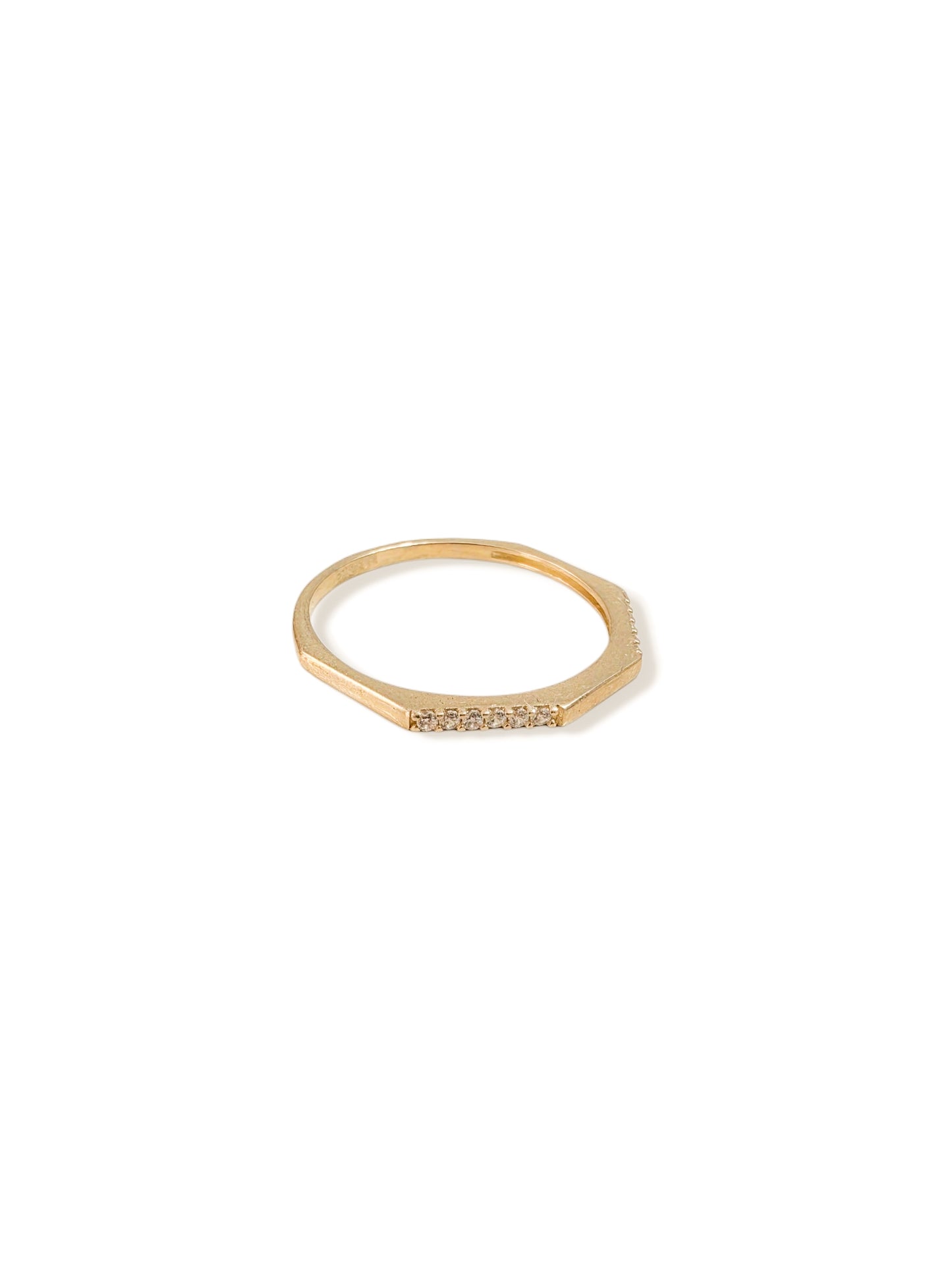 Anillo rombo delgado piedras blancas oro 10k
