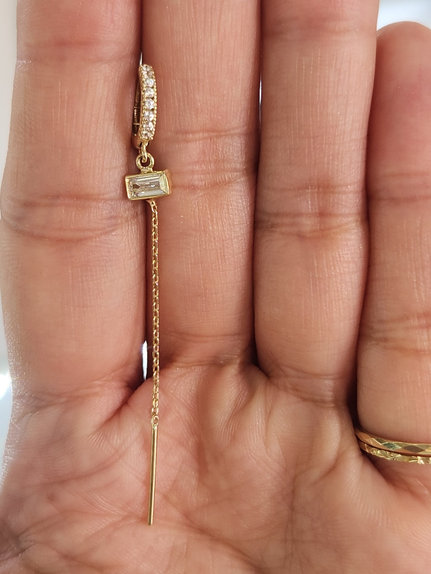 Par o Pieza de arete huggie con cadena Oro de 10k DORADO