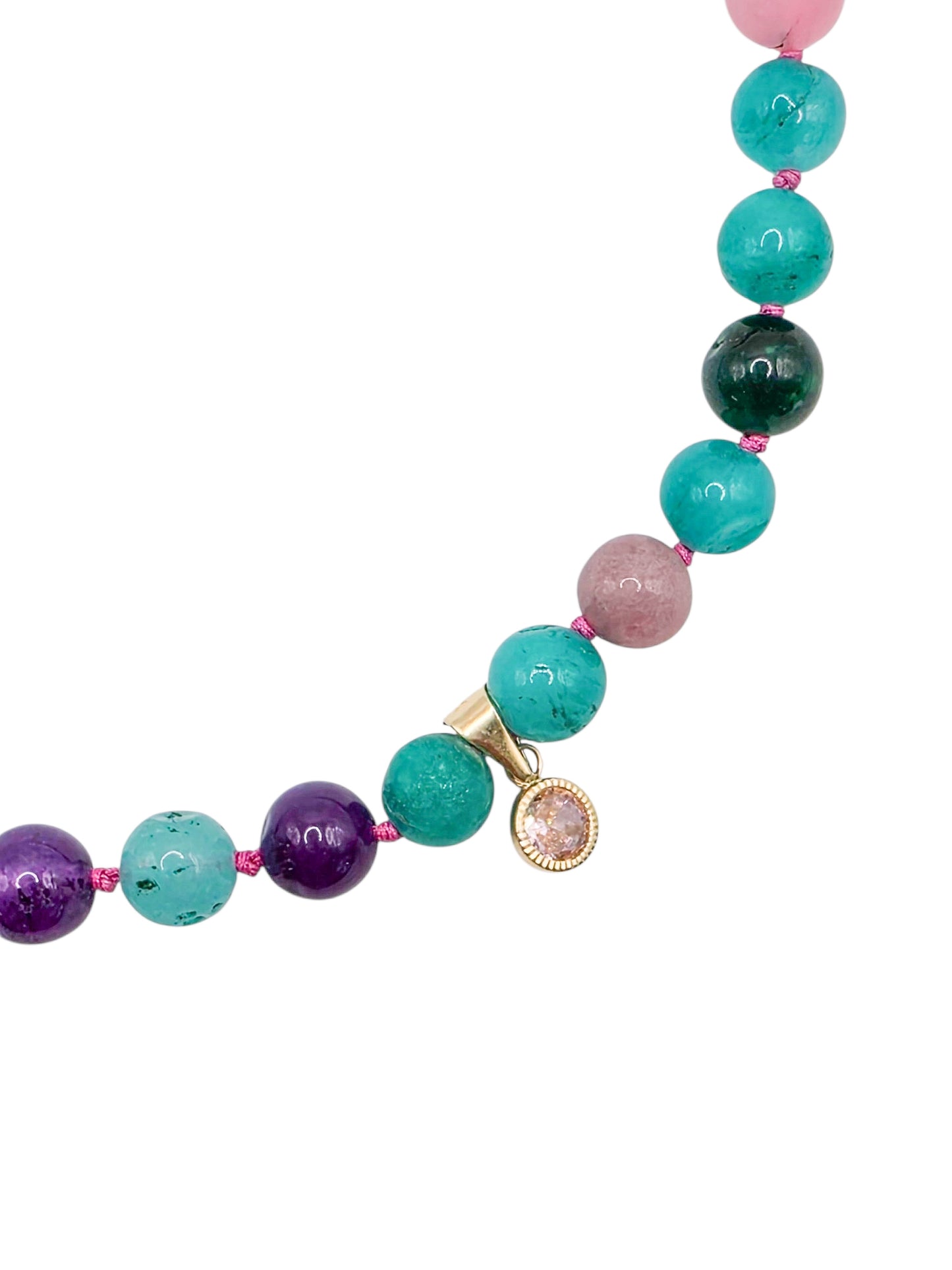 Gargantilla jade con dijes y broche de oro 10k