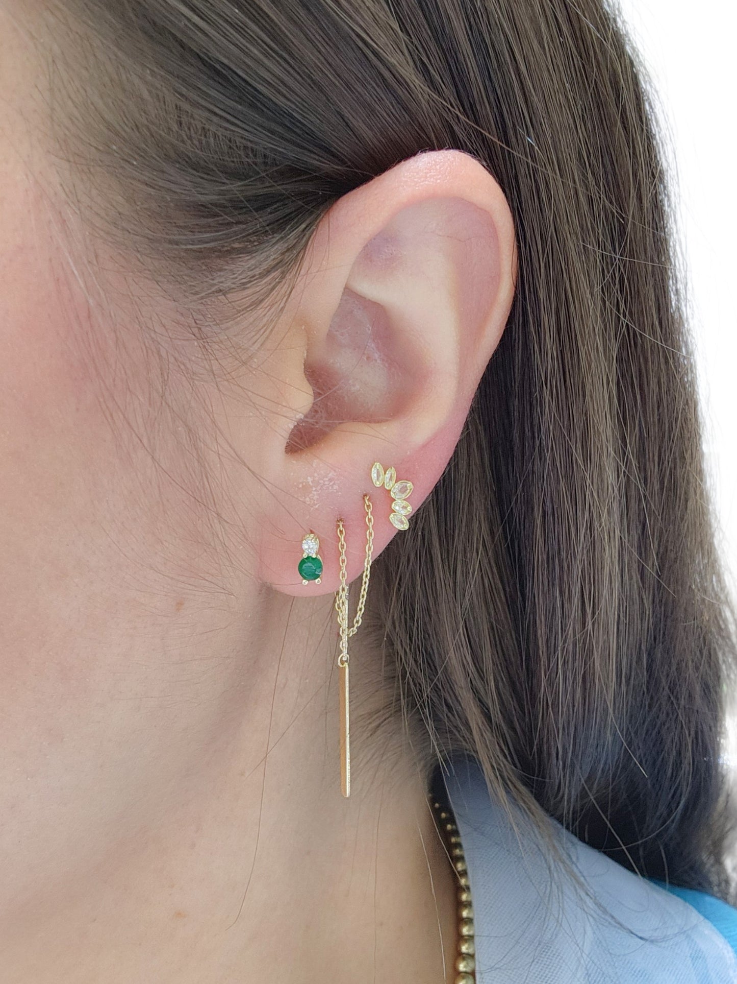 Aretes tu y yo esmeralda natural y diamante de laboratorio oro 10k