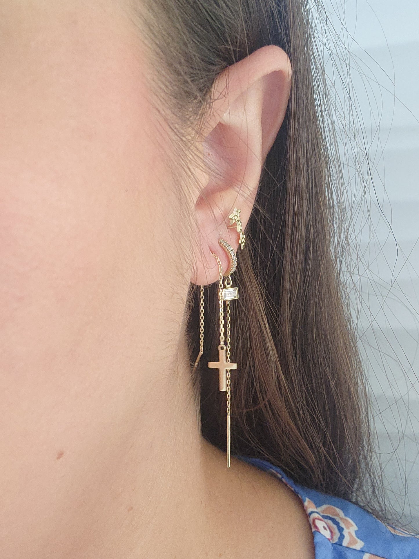 Par o Pieza de arete con cadena cruz Oro de 10k DORADO