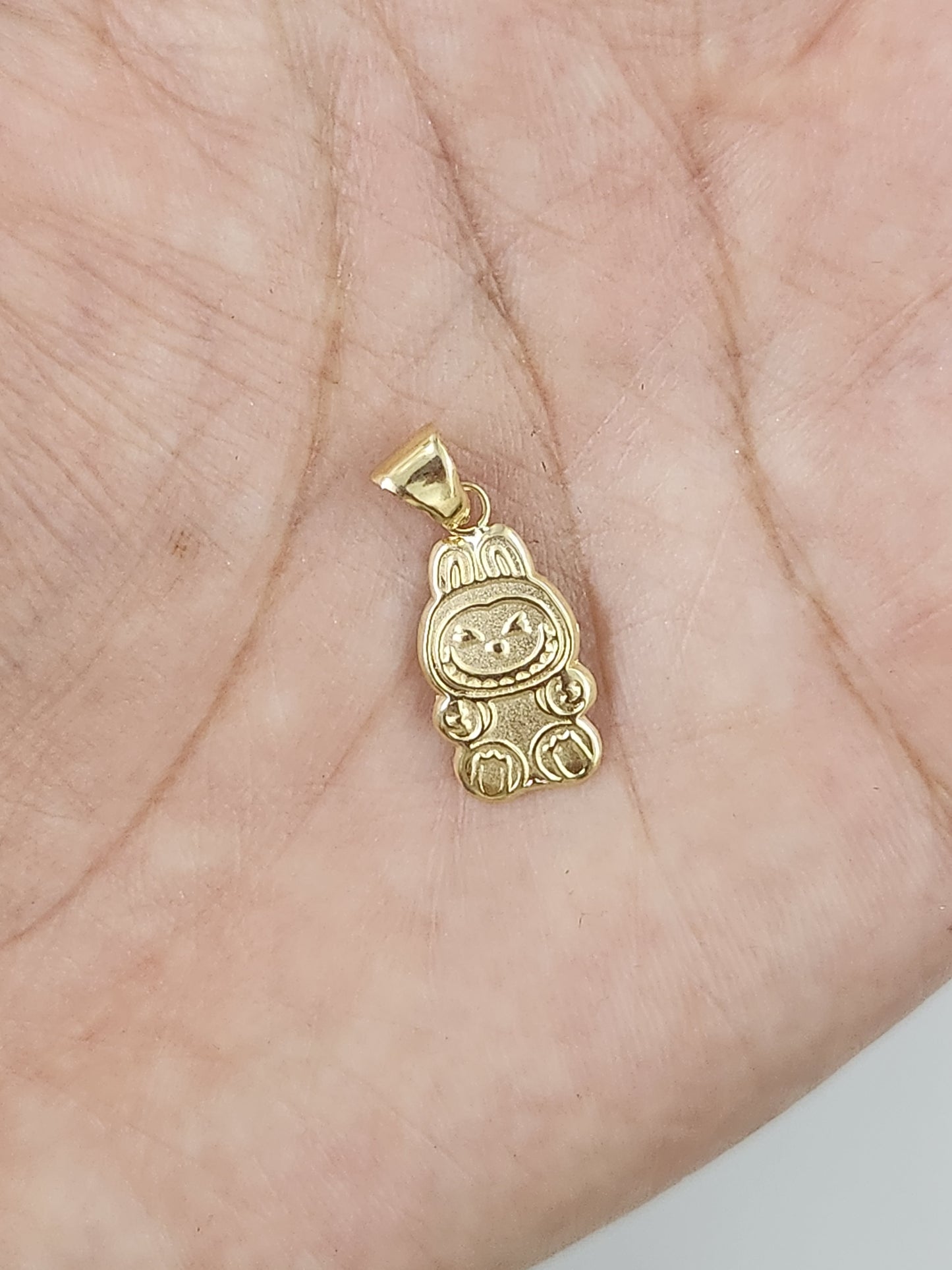 Dije labubu sentado oro 10k