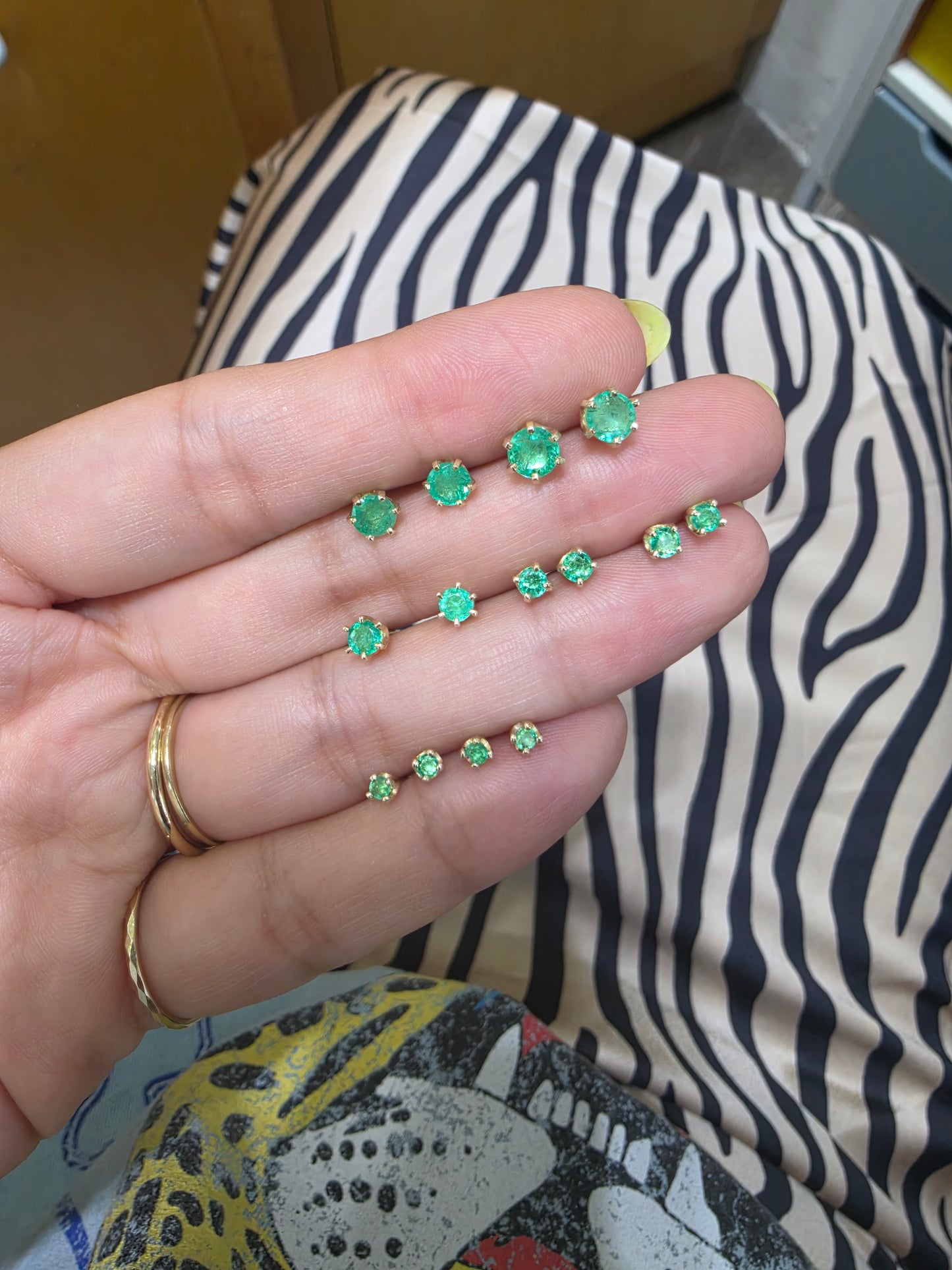 Aretes Esmeralda natural oro 10k