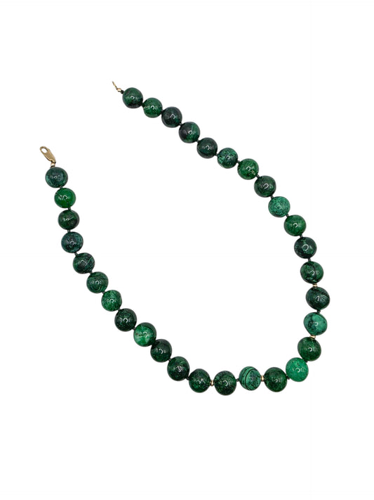 Gargantilla jade con donas y broche de oro 10k