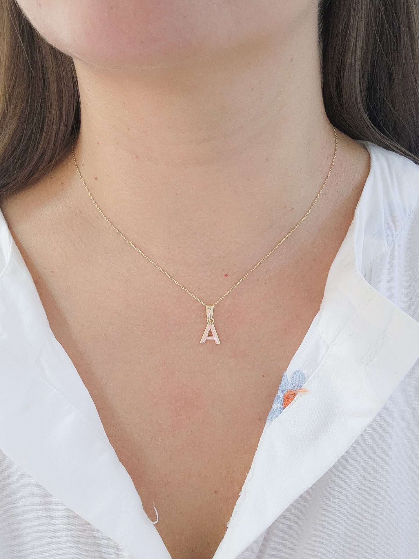 Dije con inicial abecedario solido oro 10k DORADO