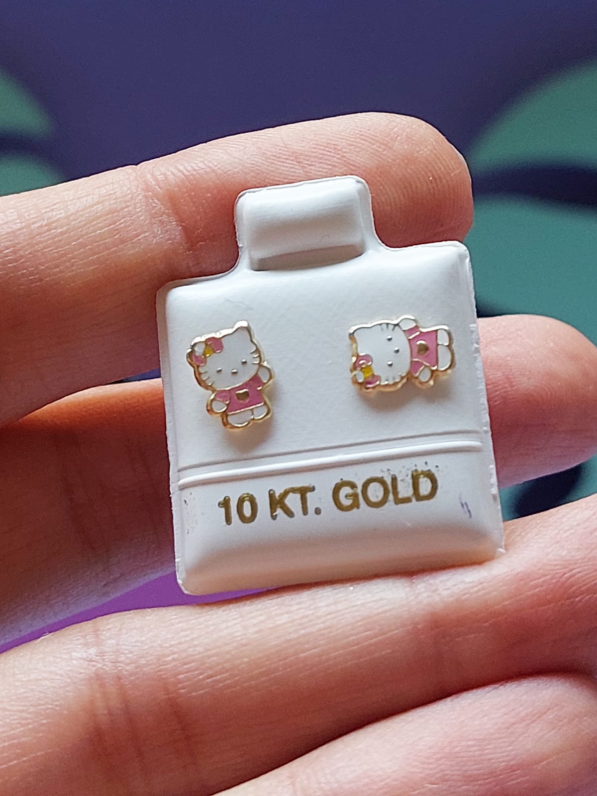 Par de Broquel Kitty esmalte oro 10k