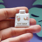Par de Broquel Kitty esmalte oro 10k